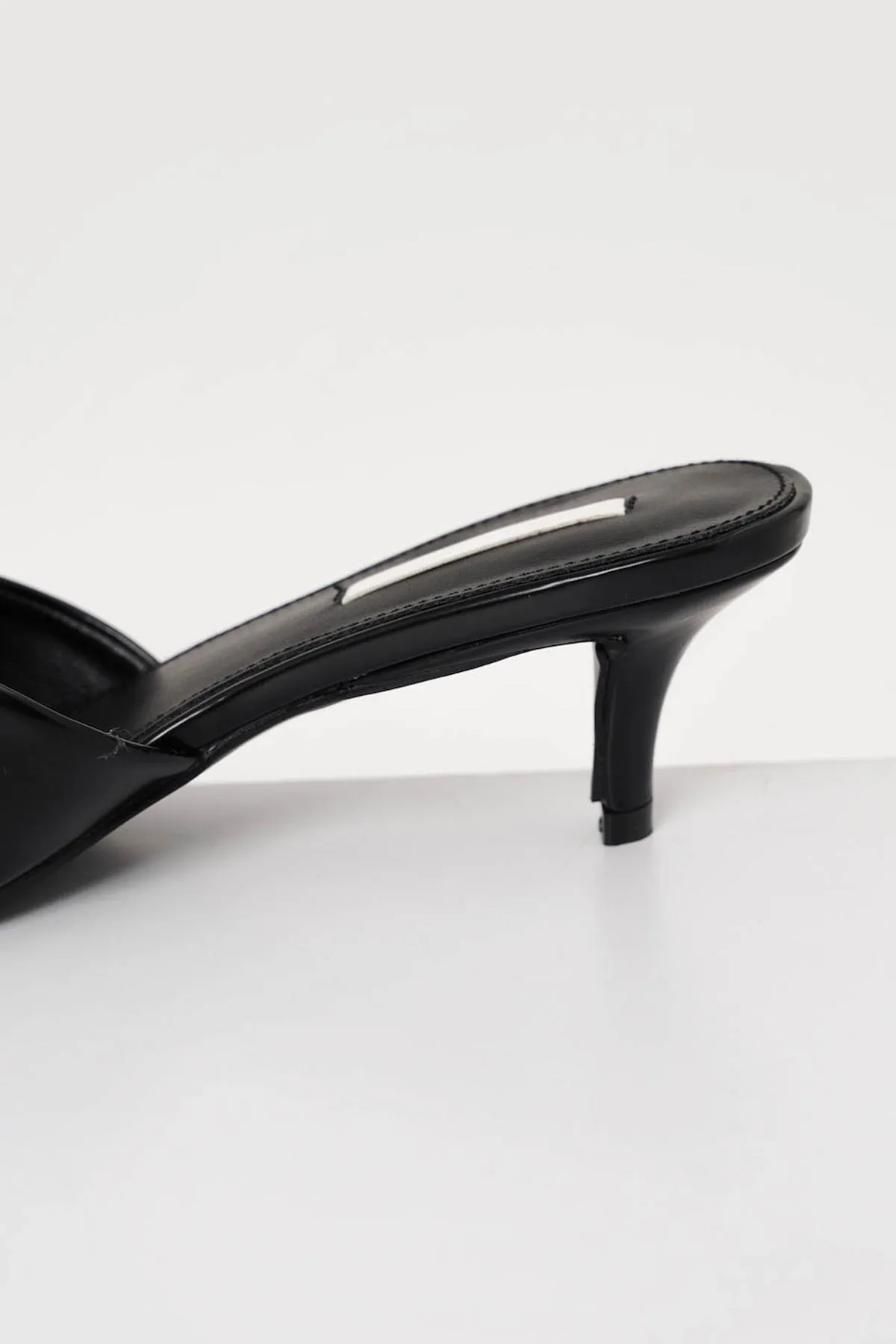 Zyla Mules In Black