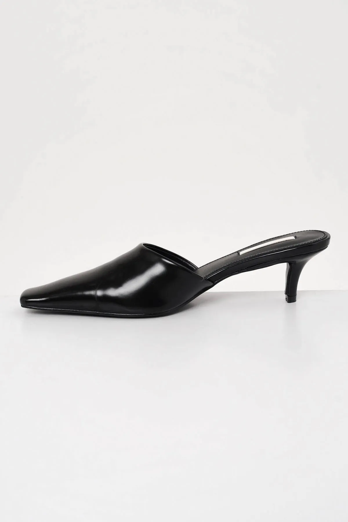 Zyla Mules In Black