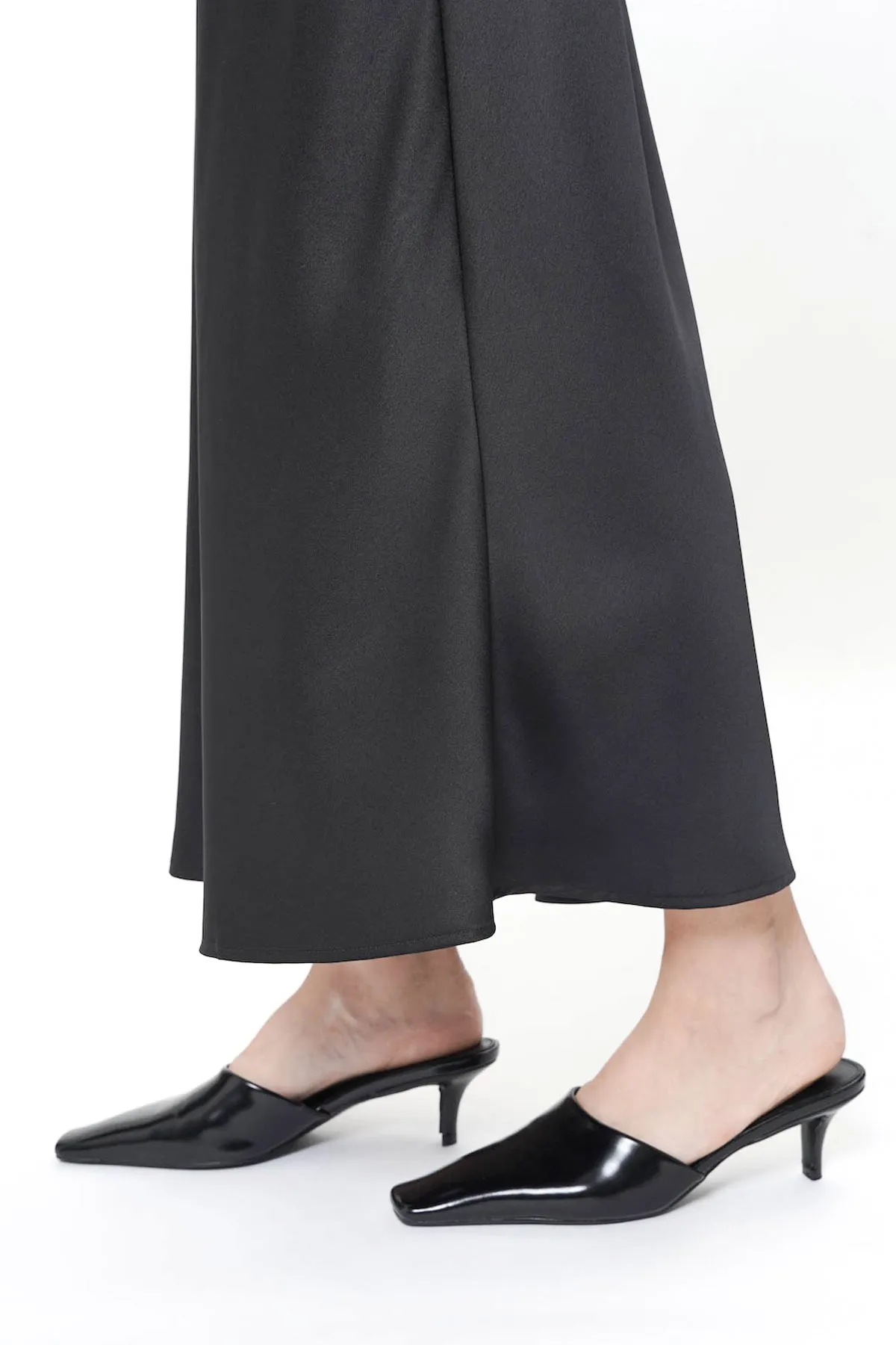 Zyla Mules In Black