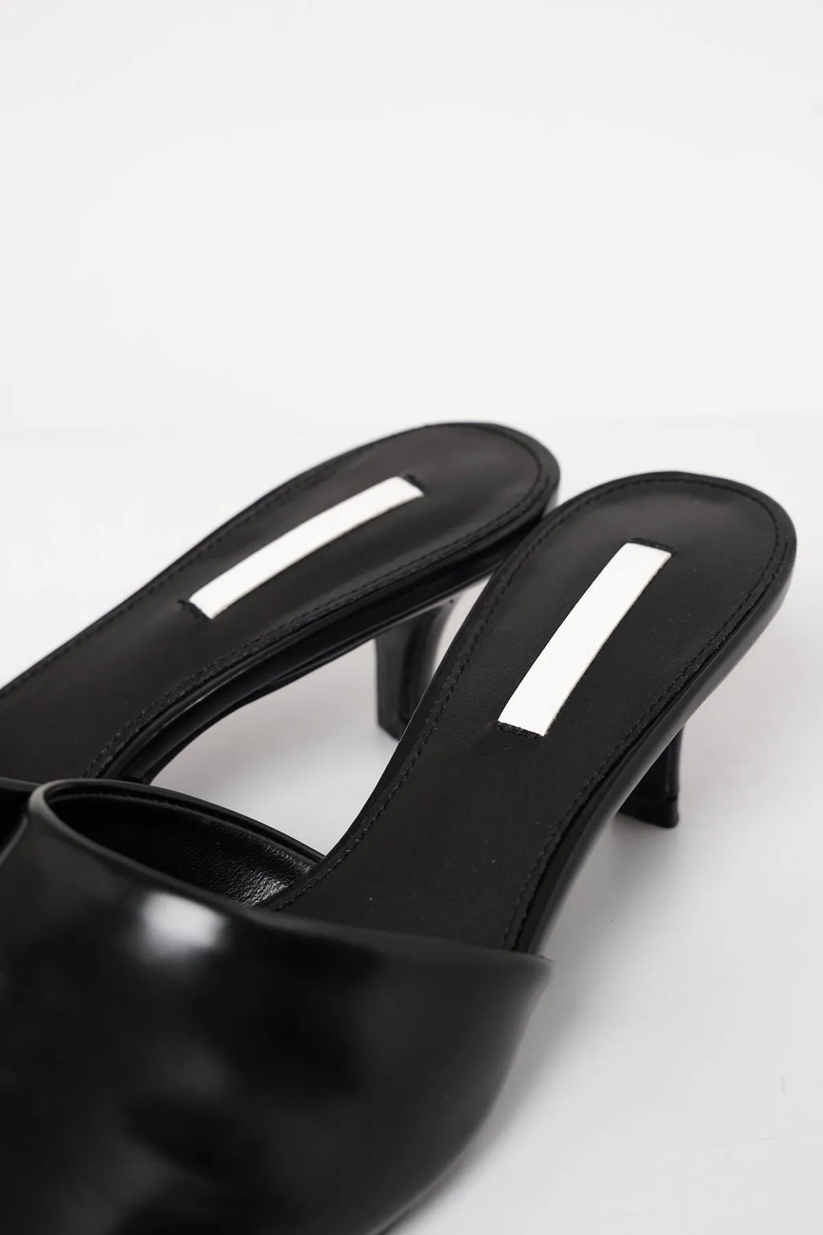 Zyla Mules In Black